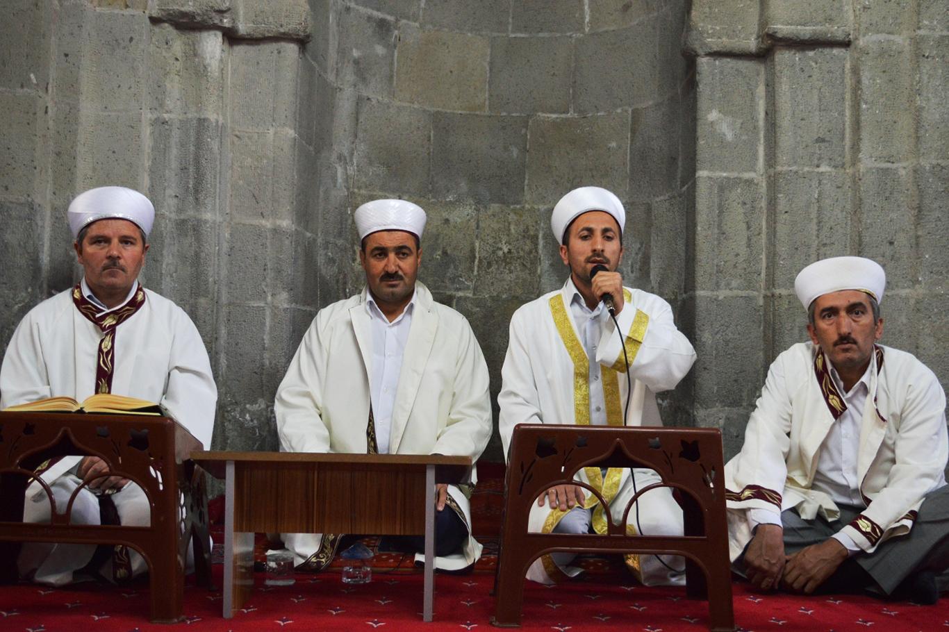 Bitlis’te 15 Temmuz şehitleri için okunan hatimler bağışlandı